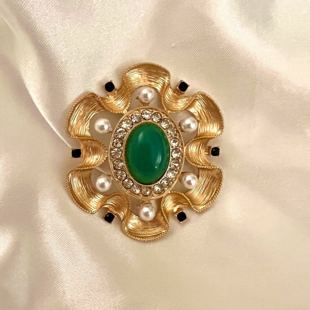 🧷Vintage Baroque-Style Brooch on Gold-Tone Metal - Pearl, Gold, Stones, Jade - Picture 3 of 5